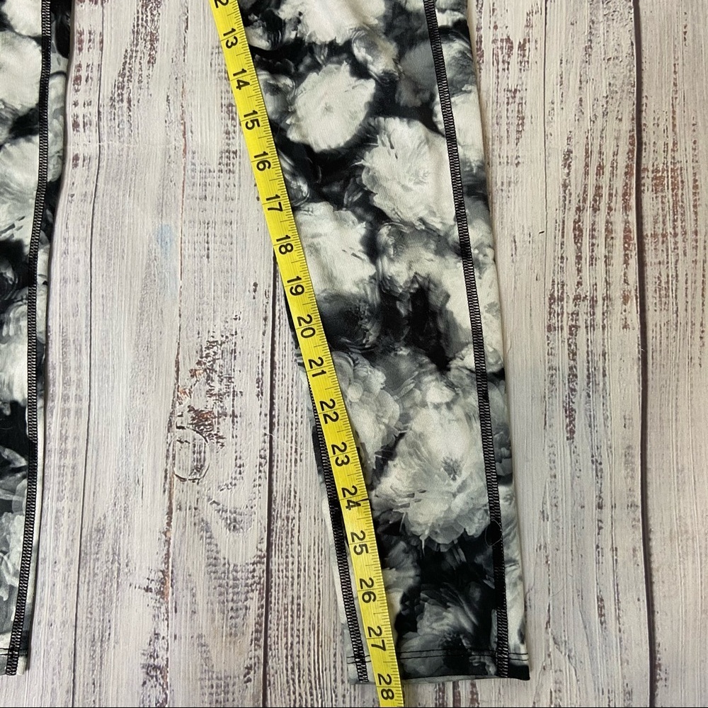 Athleta Chaturanga Gray Floral Leggings. Size Small EUC. - Picture 6 of 10
